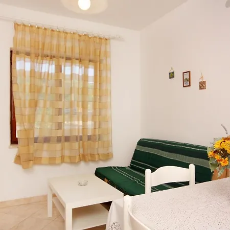 And With Parking Space Vrbnik, Krk - 5301 Guest house 3*
