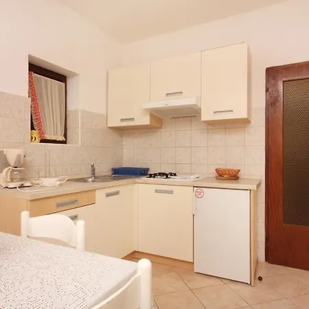 And With Parking Space Vrbnik, Krk - 5301 3* فربنيك