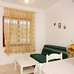 And With Parking Space Vrbnik, Krk - 5301 Affittacamere 3*