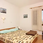 And With Parking Space Vrbnik, Krk - 5301 Affittacamere 3*